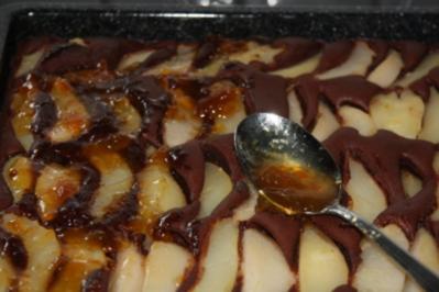 rezept: birnen-blechkuchen mit schokoboden und mandelsplittern bild nr